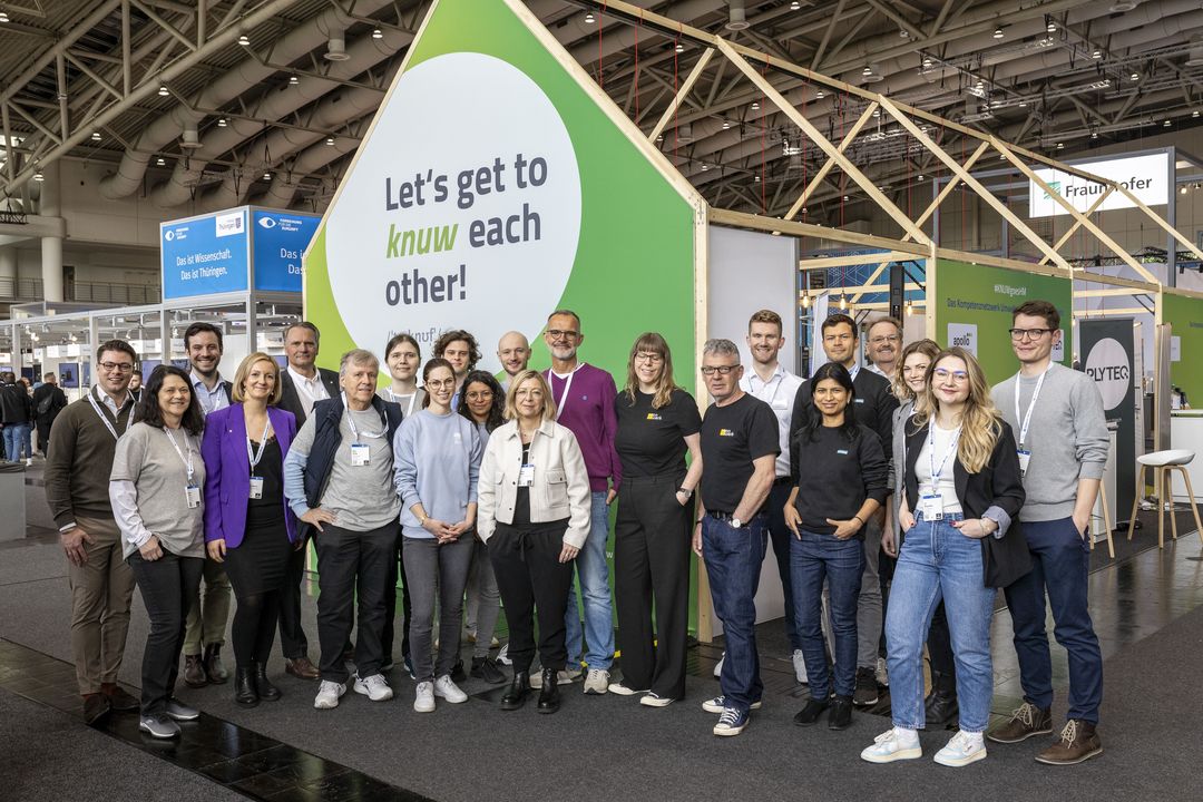[[Translate to "English"]] Gruppenfoto KNUW Gemeinschaftsstand Hannover Messe 2024