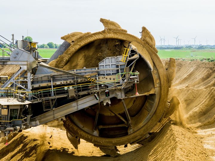 Das Bild zeigt einen Kohlebagger im Rheinischen Revier.